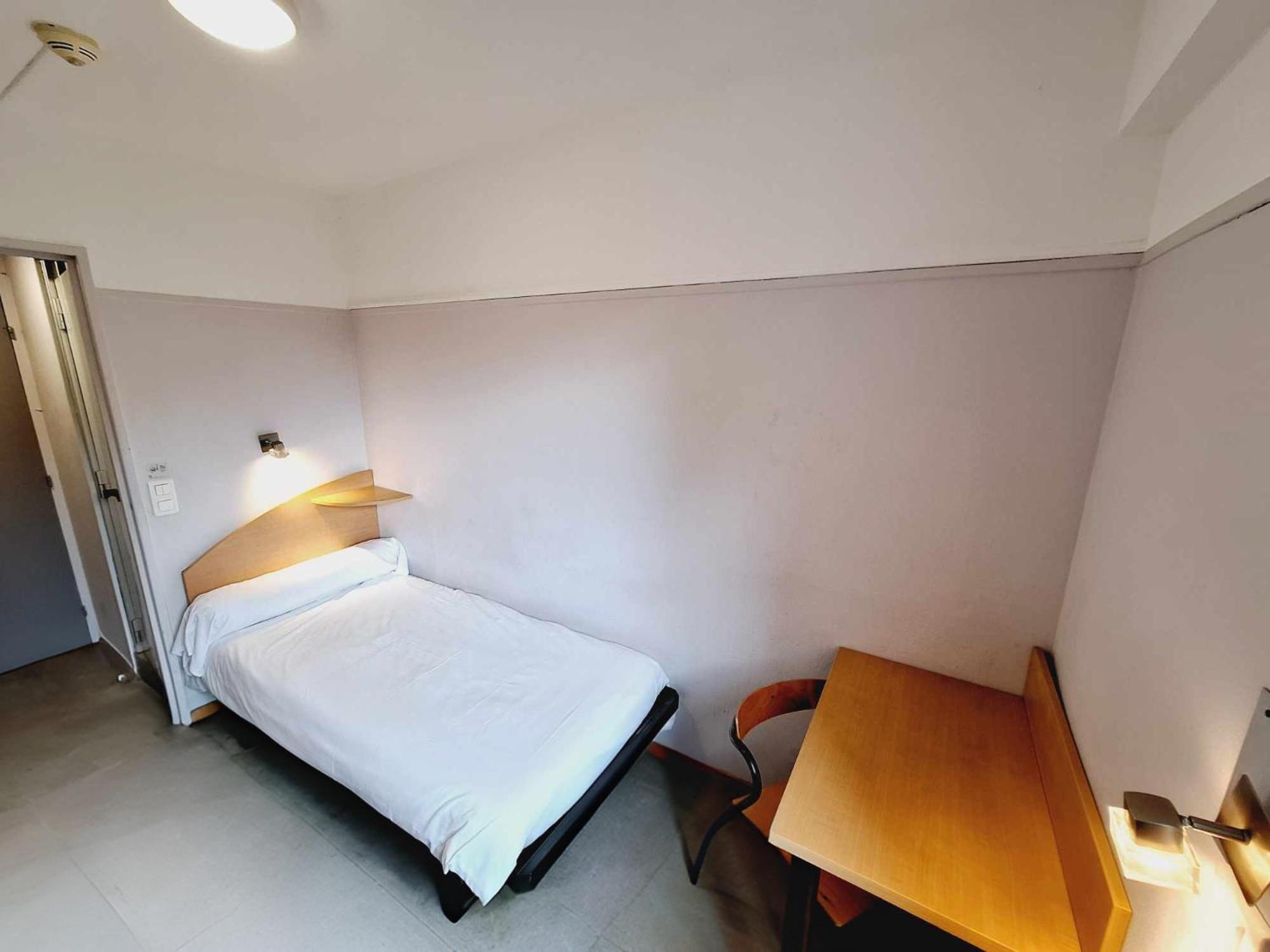Chambre Simple avec Toilettes Communes